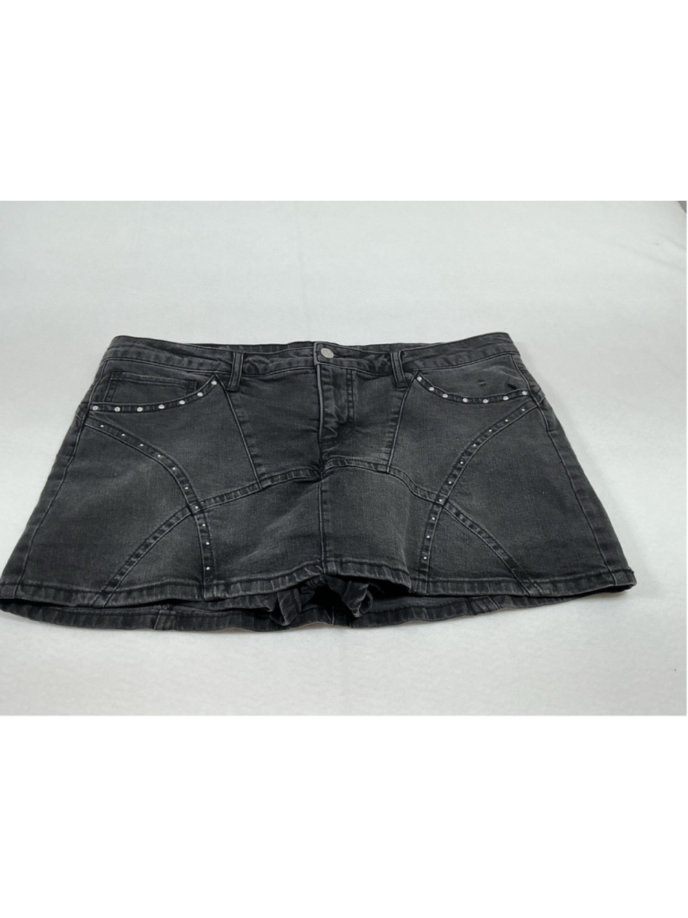 Womans NWOT Wild Fable Black Jean Skort With Studs Size Large